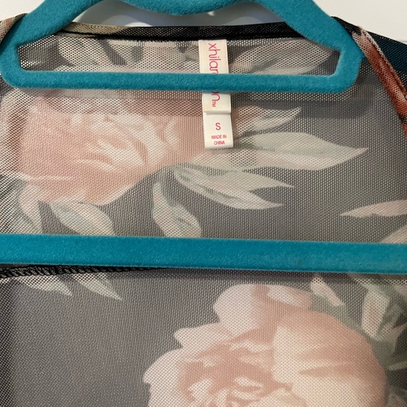 Beach cover up - Picture 3 of 3